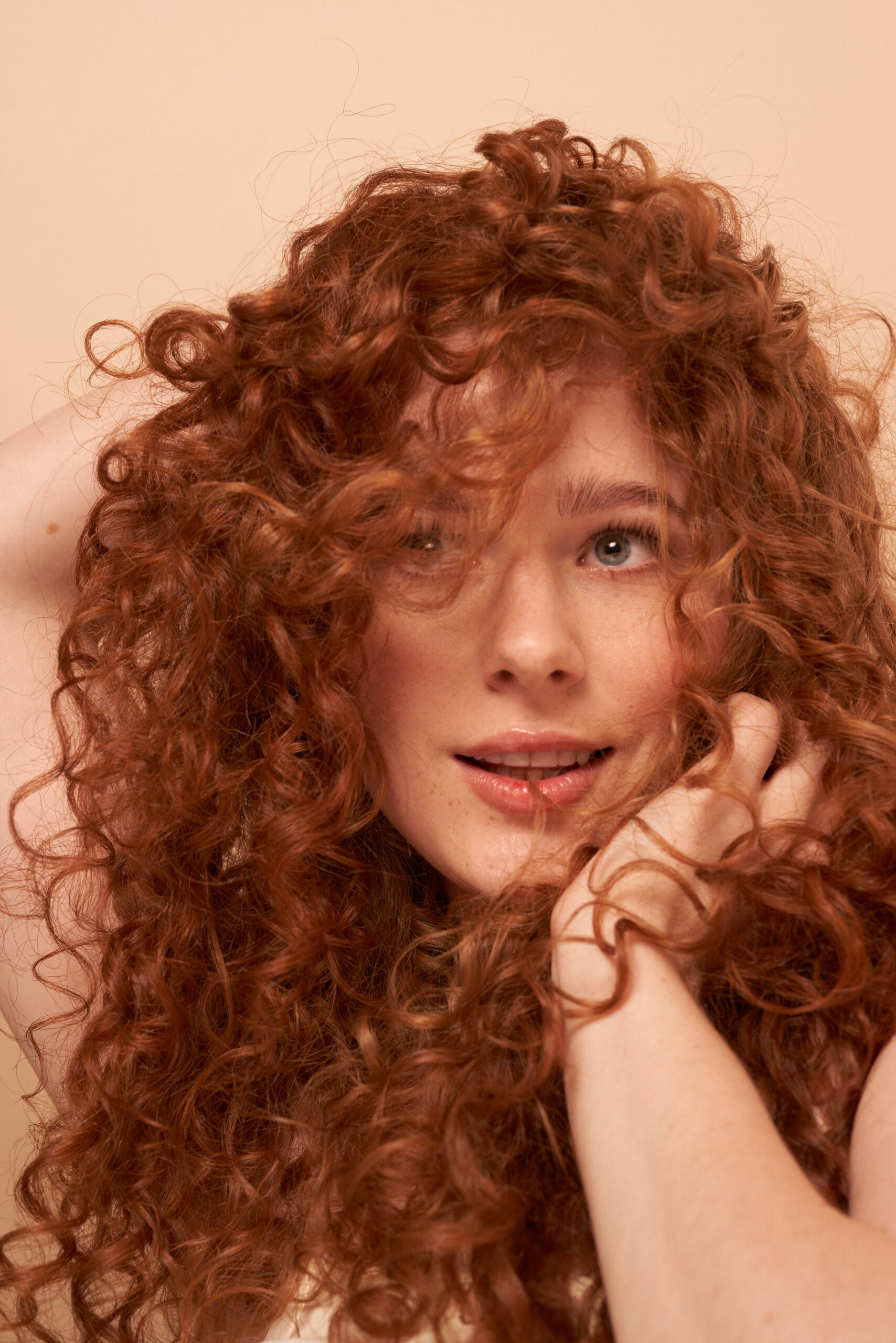 Kaip užsiauginti plaukus: kas veikia ir kas neveikia