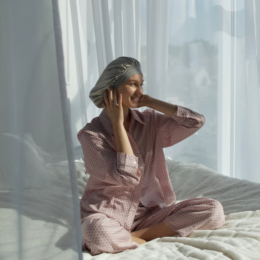 Adjustable silk bonnet