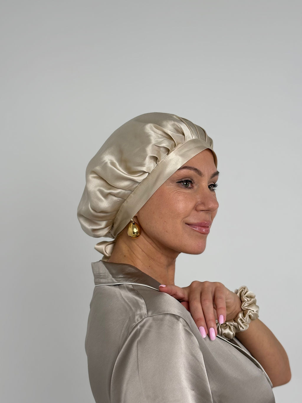 Adjustable silk bonnet