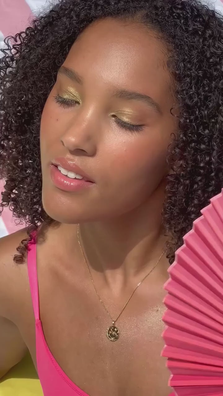 Load video: Curl in summer