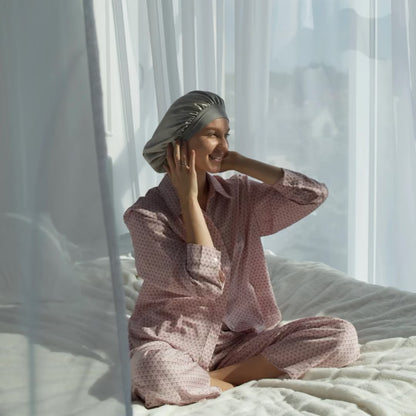 Adjustable silk bonnet
